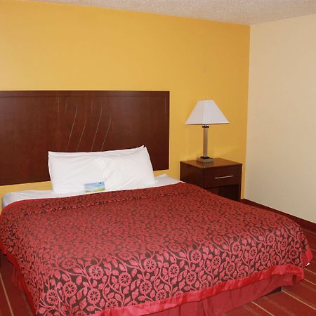 Days Inn By Wyndham Walcott Davenport Ngoại thất bức ảnh