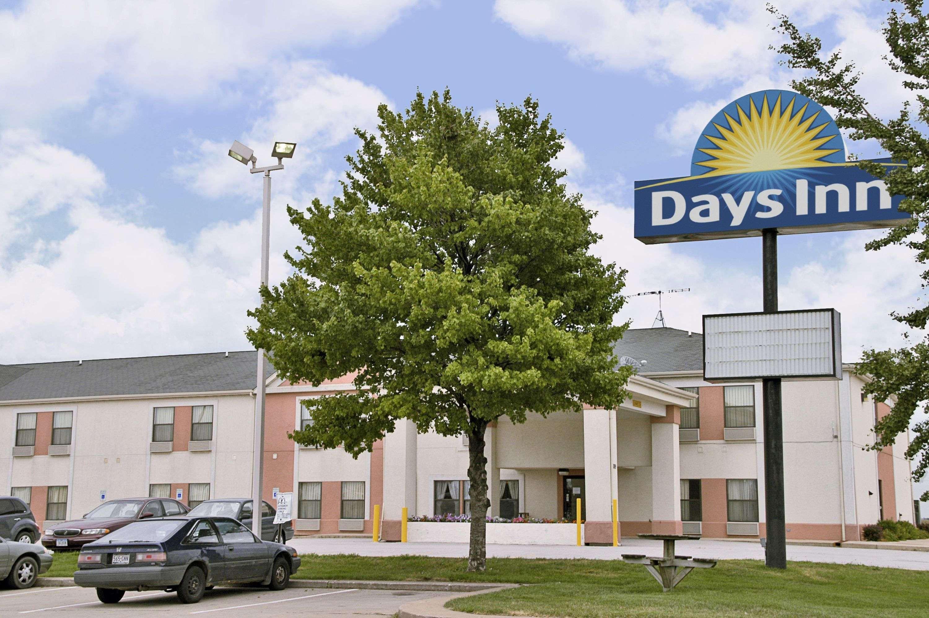 Days Inn By Wyndham Walcott Davenport Ngoại thất bức ảnh