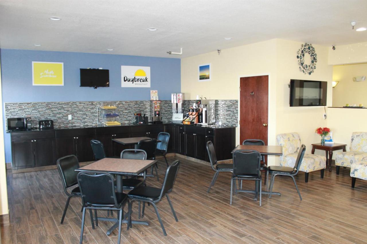 Days Inn By Wyndham Walcott Davenport Ngoại thất bức ảnh